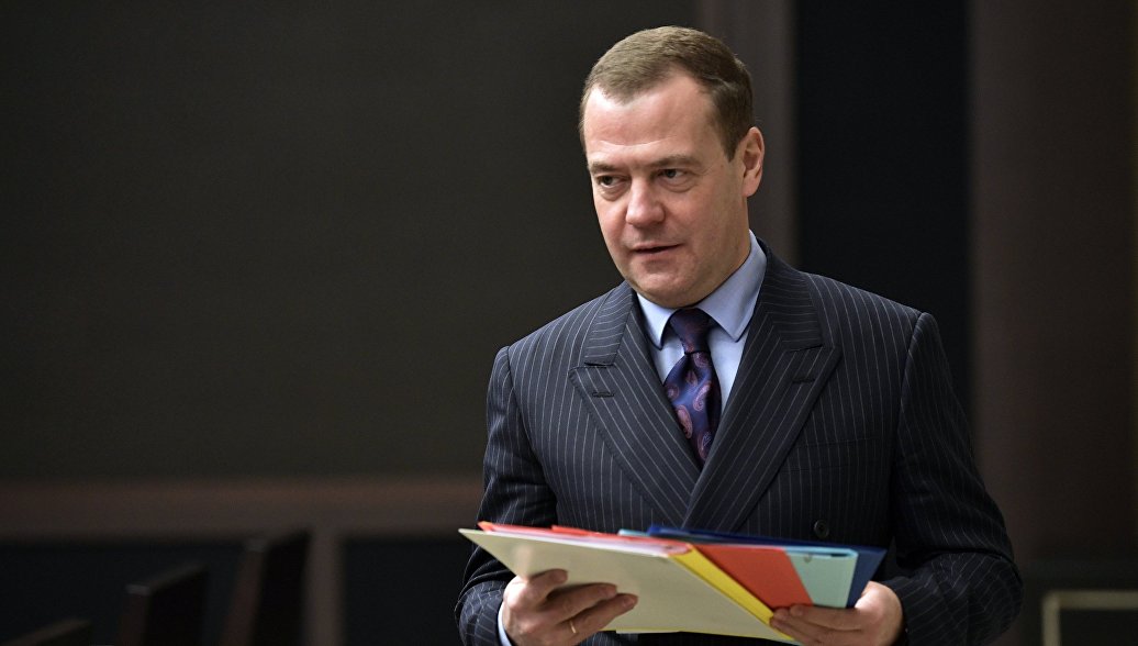 Медведев поздравил Чувашский академический драмтеатр со 100-летием