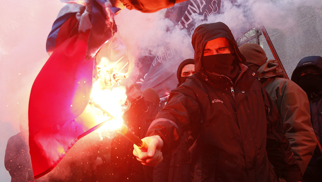 Неонацисты планируют поджечь здание Россотрудничества в Киеве, заявил Лукашевич