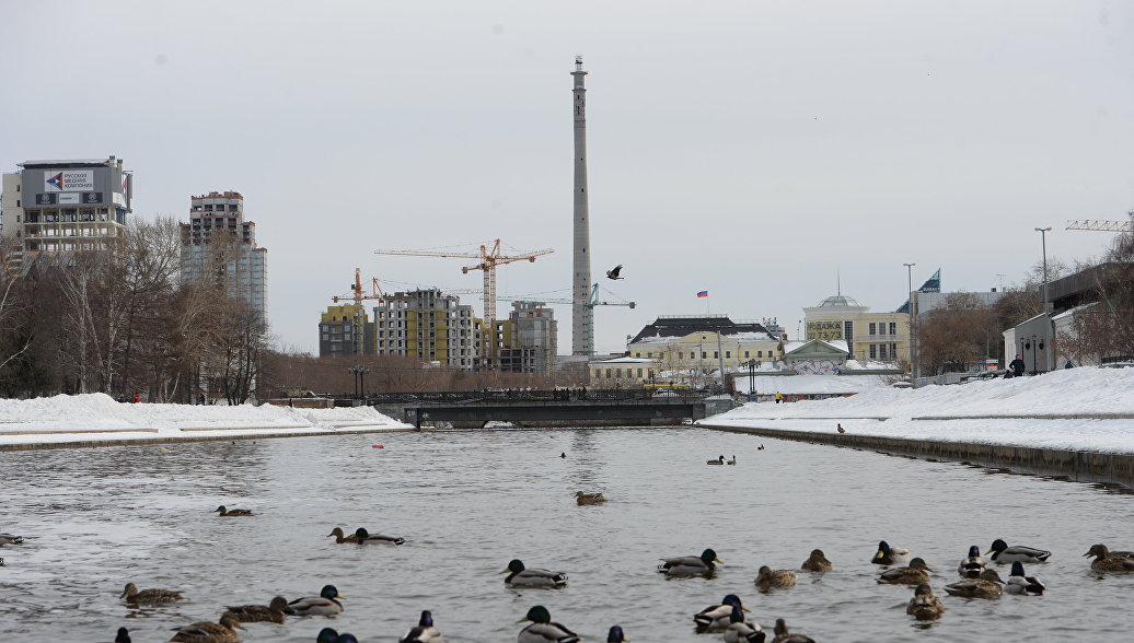 В Екатеринбурге сотни человек пришли посмотреть на подрыв телебашни