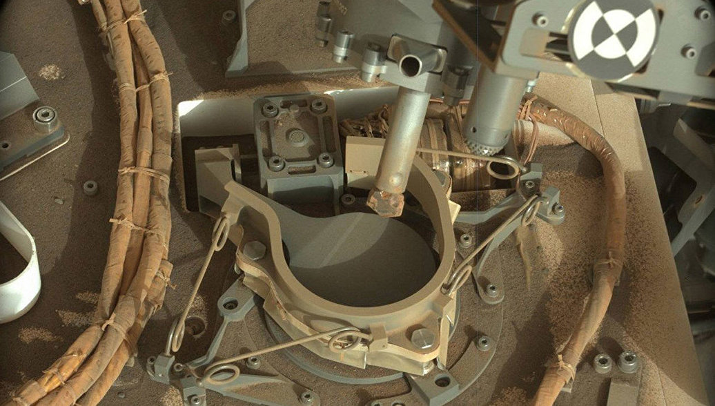 Марсоход Curiosity провел первый анализ пород после поломки бура