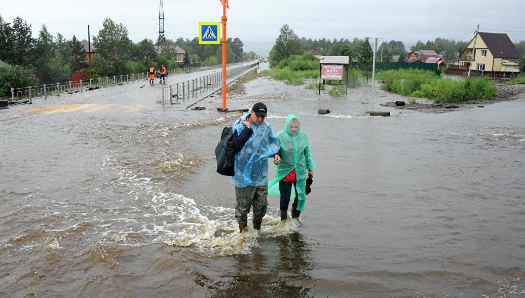 В Чите частично обрушился подмытый паводком мост