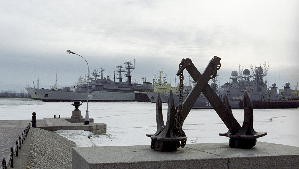 Тренировка военно-морского парада прошла на Кронштадтском рейде и в устье Невы