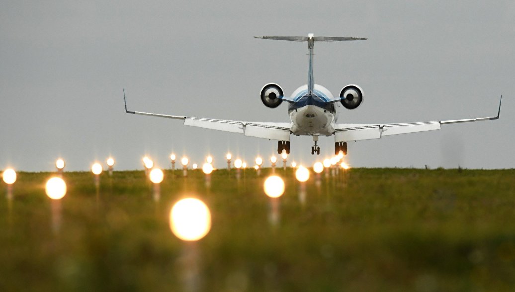 В Казани совершил вынужденную посадку самолет Embraer ERJ-135