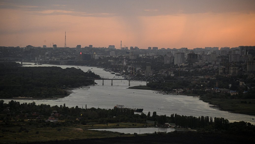 В Ростове-на-Дону затонула часть понтонного моста